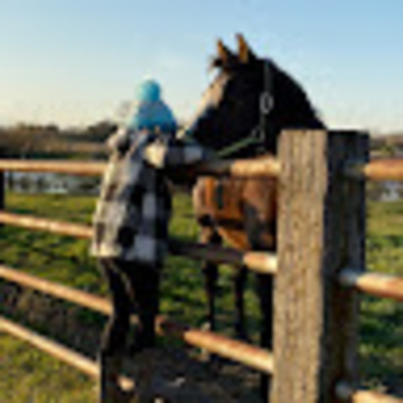 Meet your Posher, Katie - Picture 1 of 1